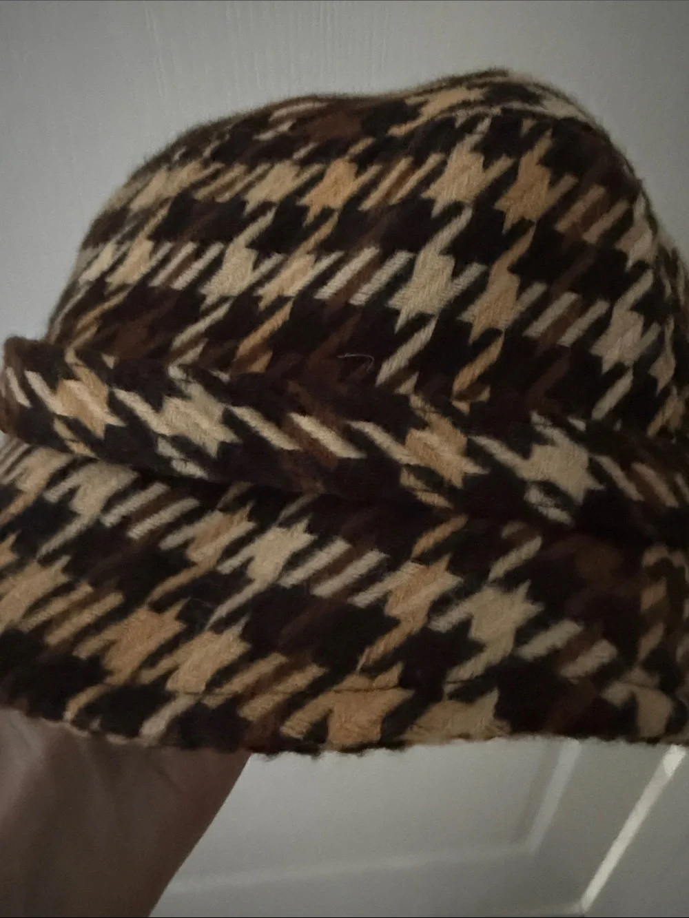 NWT D&Y Brown and Cream Houndstooth Bucket Hat with Accent Buckle